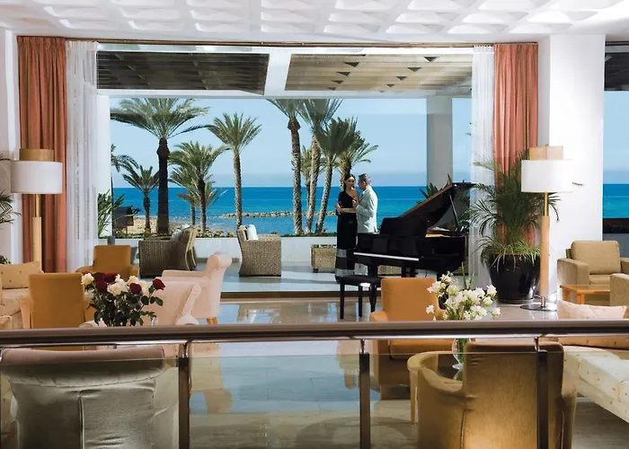 Hotel Constantinou Bros Pioneer Beach Hotel 4*