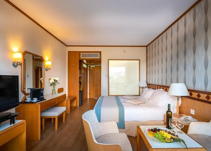 Hotel Constantinou Bros Pioneer Beach Hotel