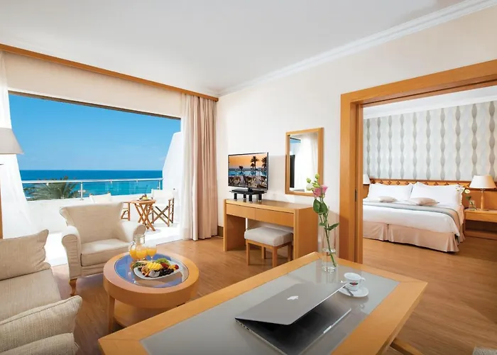 Constantinou Bros Pioneer Beach Hotel Paphos