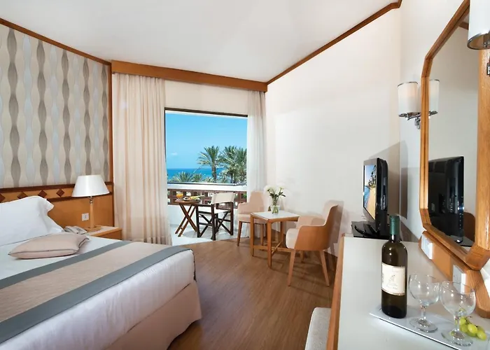 Constantinou Bros Pioneer Beach Hotel