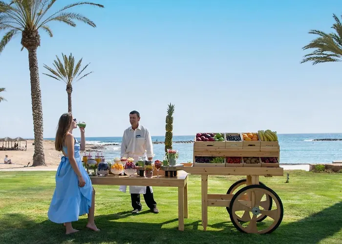 Constantinou Bros Pioneer Beach Hotel