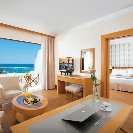 Constantinou Bros Pioneer Beach Hotel Πάφος