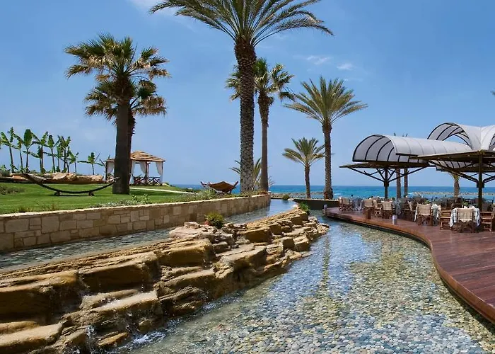 Constantinou Bros Pioneer Beach Hotel ホテル