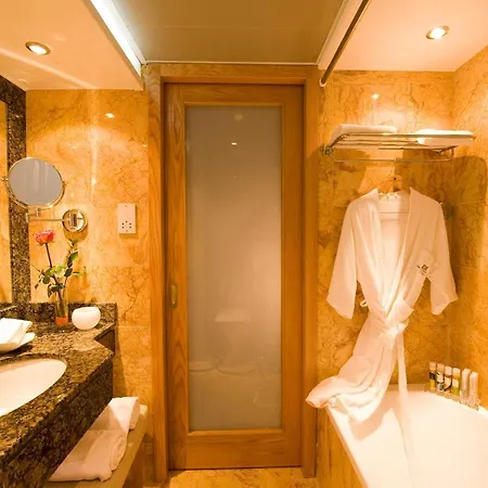 Constantinou Bros Pioneer Beach Hotel Hotel 4*