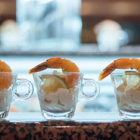 Hotel Constantinou Bros Pioneer Beach Hotel