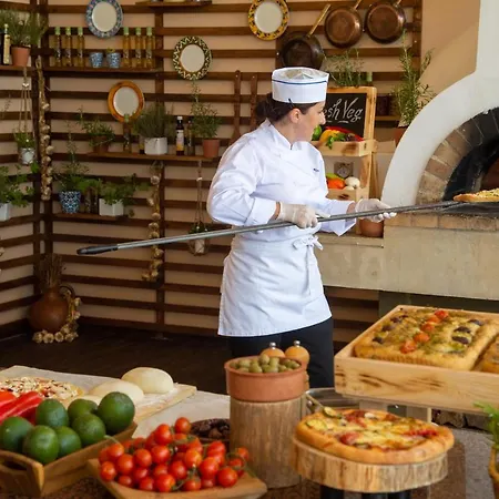 Constantinou Bros Pioneer Beach Hotel Pafos