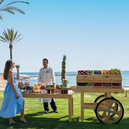 Constantinou Bros Pioneer Beach Hotel