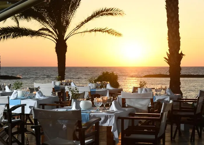 Constantinou Bros Pioneer Beach Hotel Szálloda Paphos