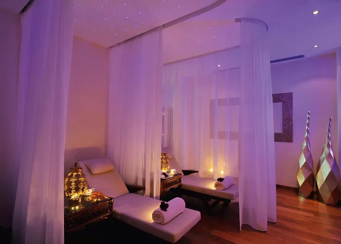 Constantinou Bros Pioneer Beach Hotel 4*