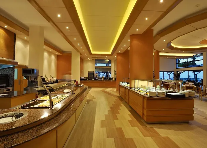 Constantinou Bros Pioneer Beach Hotel 4*