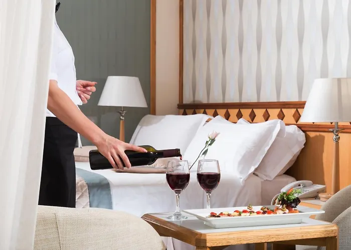 Constantinou Bros Pioneer Beach Hotel Szálloda 4*