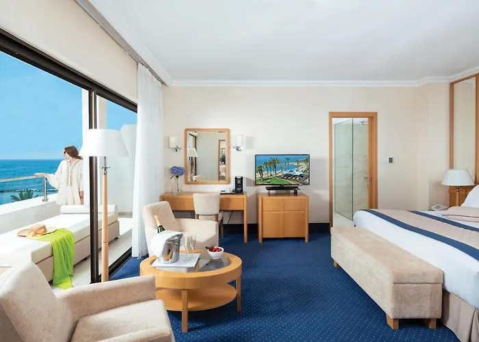 Constantinou Bros Pioneer Beach Hotel Hotell