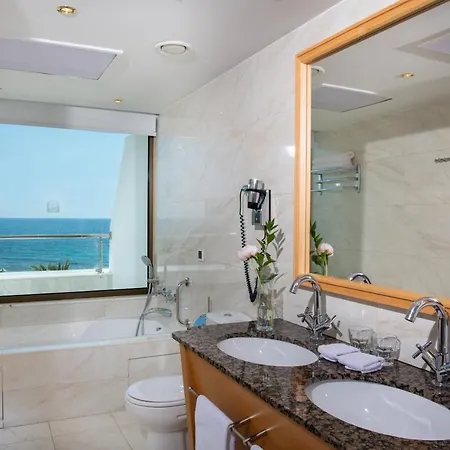 Constantinou Bros Pioneer Beach Hotel Hotel 4*