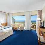 Отель Constantinou Bros Pioneer Beach Hotel Пафос