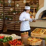 Constantinou Bros Pioneer Beach Hotel Пафос
